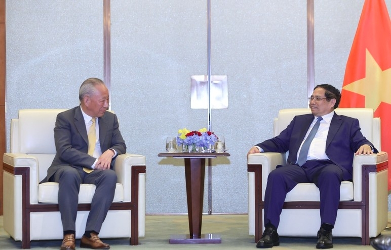 PM Chinh meets top Chinese firms to boost cooperation in aviation, infrastructure